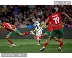 巴恩斯对战曼城全场数据：2粒进球，18次传球16次成功