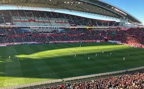 香港明星足球队燃情昆明 近万人合唱共忆流金岁月