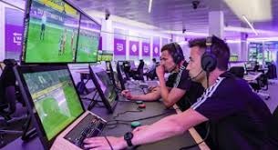 表现惊艳！伊力福拉提10中6贡献17分&半场上演精彩压哨