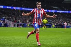 德天空：曼联已向莱比锡明确表示，他们仍在对谢什科的竞争中